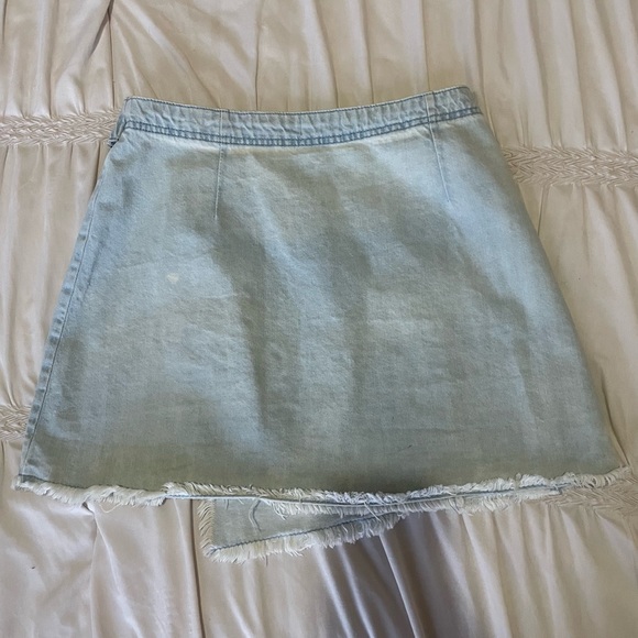 Wrap around denim mini skirt from Tobi. Size 28 (M) - Picture 3 of 4